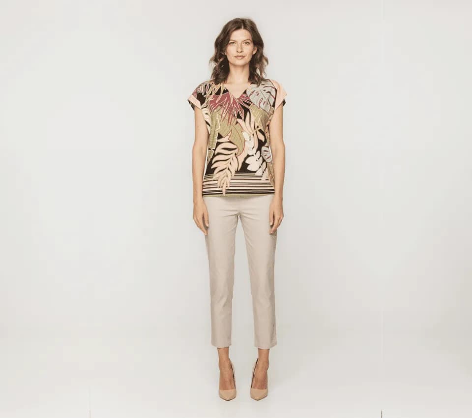 Jak stylizować jasne spodnie damskie na każdą okazję i sezon