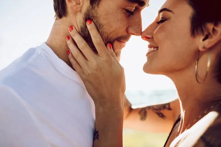 Co to jest namiętność w związku i jak wpływa na relacje?