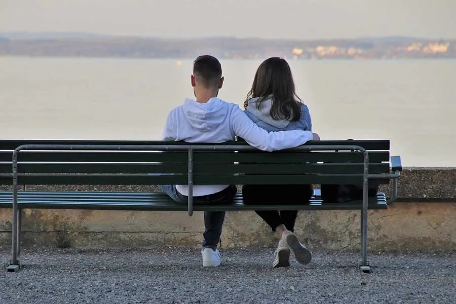 Jak się przywitać na pierwszej randce, by zrobić dobre wrażenie