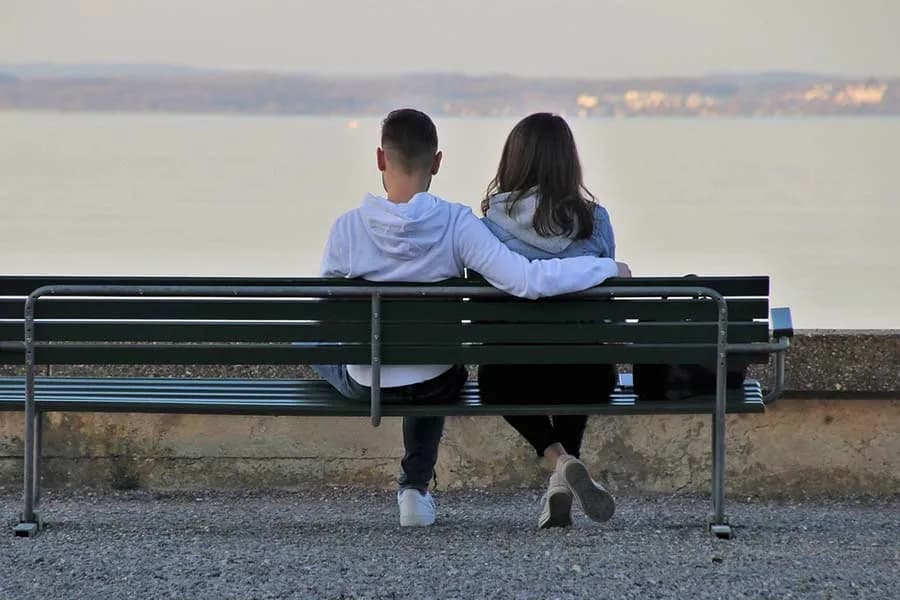 Jak się przywitać na pierwszej randce, by zrobić dobre wrażenie